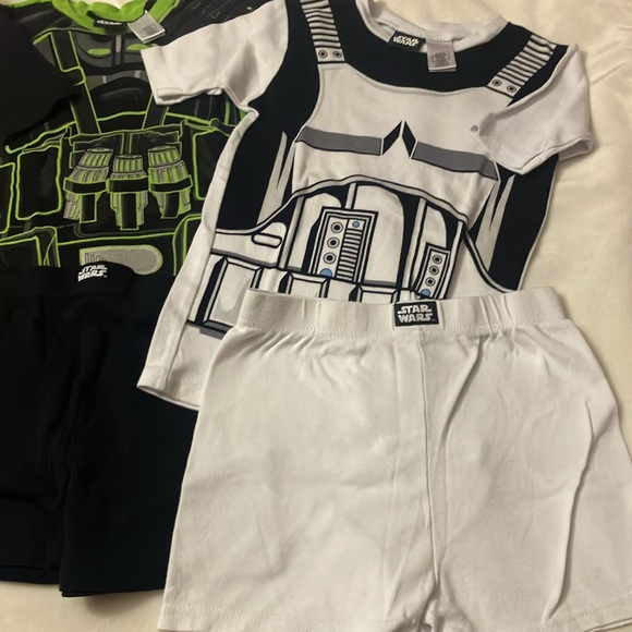EUC Starwars boys 10 2 pairs of short sleeve + short combo 1 black/1 white - Picture 2 of 5